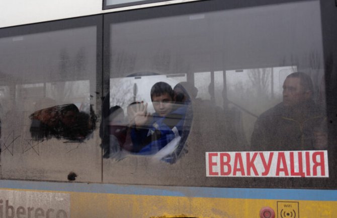 Stanovnici Hersona se evakuišu iz oslobođenog grada: Od gubitka teritorije Rusija ne prestaje sa bombardovanjem