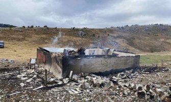 Žabljak: U sinoćnjem nevremenu izgorjela kuća