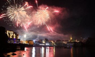 Pogledajte šestominutni blještavi vatromet u Budvi (VIDEO)