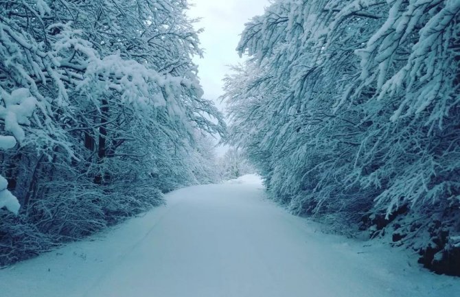 Tokom dana naoblačenje, na sjeveru slab snijeg