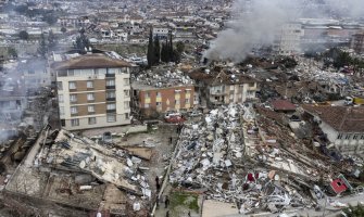 BBC: Loša primjena građevinskih propisa doprinijela urušavanju zgrada u Turskoj