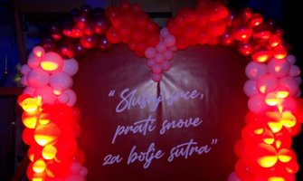 U Budvi se sinoć slavila ljubav; Jelena Tomašević: Potrebno je da se mnogo više volimo, a manje brinemo
