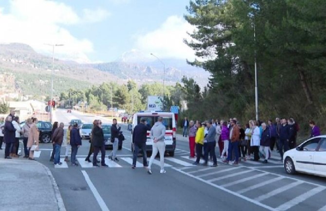 HN:Radnici Instituta blokirali magistralu, neće raditi tokom Praznika mimoze