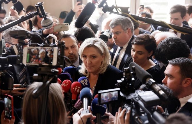 Le Pen najavila pokretanje glasanja protiv vlade Francuske