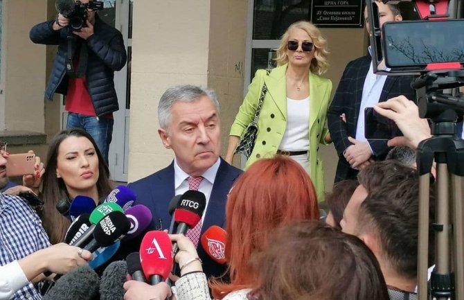 Đukanović: Vjerujem da će građani pametno odlučiti, ne vjerujem da se izbori mogu završiti bez drugog kruga