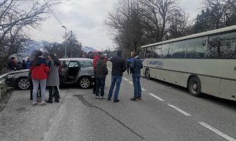 Udes autobusa i dva vozila, nema teže povrijeđenih