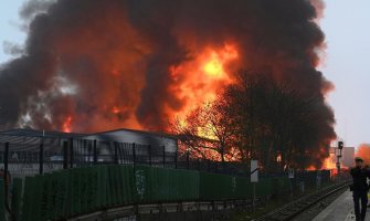 Zaustavljen željeznički saobraćaj, građani ne otvaraju prozore