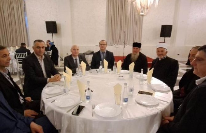 U Beranama sinoć priređen zajednički iftar