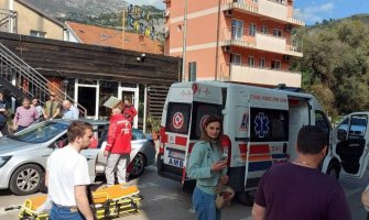 Saobraćajna nezgoda na Mainskom putu u Budvi, jedna osoba lakše povrijeđena