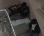 Budva: Strani državljani spavaju u hodniku i na stepeništu TQ Plaze da bi bili prvi u redu u filijali MUP-a