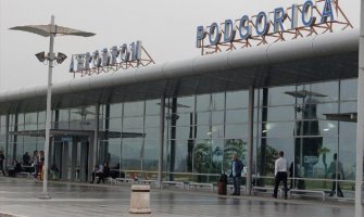 Aerodrom Podgorica: Taksisti prave gužve i stvaraju neprilike turistima