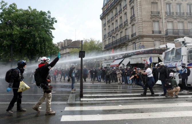 Francuzi ne slave prvi maj: Haos na ulicama širom države zbog najavljene penzione reforme