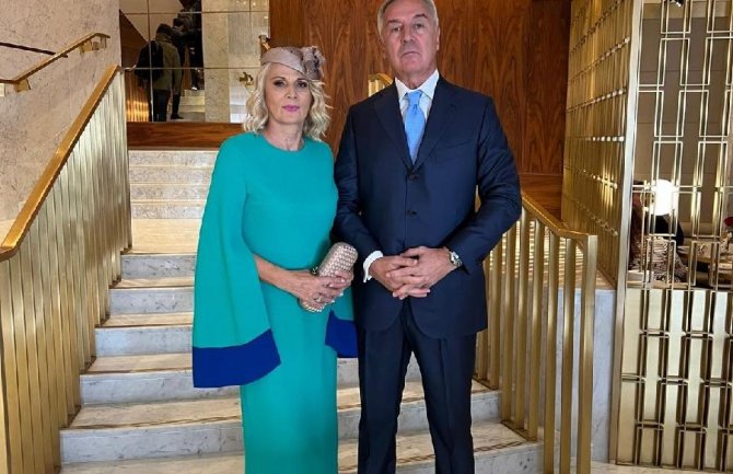 Đukanović i prva dama na prijemu u Bakingemskoj palati