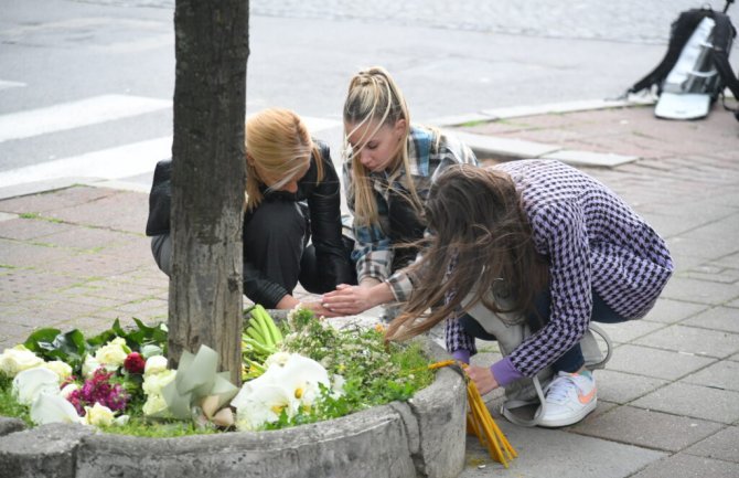 Potresno pismo direktorice: 'Ne govorite da je bio super đak. Pričajte o curici koja je, dok je pucao, trčala da spasi brata'