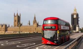 Autobus bez vozača prevezao prve putnike u Velikoj Britaniji