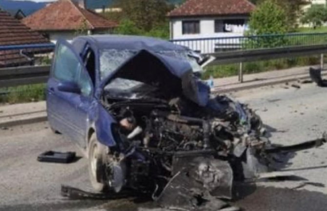 Sudarili se kamion i automobil: Povrijeđene dvije osobe