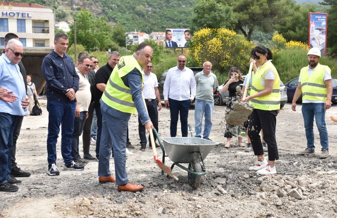 Počela gradnja autobuske stanice u Igalu