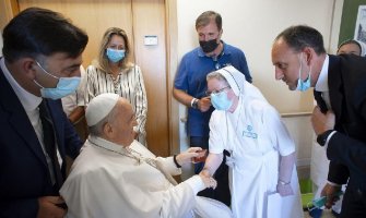 Operacija pape završena bez komplikacija