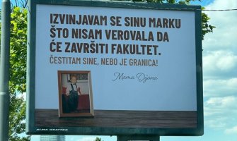 Bilbord o kome priča region: Mama Dijana uputila javno izvinjenje sinu