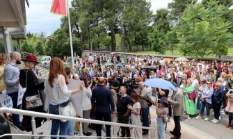 Protest ispred Ministarstva prosvjete – U ponedjeljak idu u Tužilaštvo