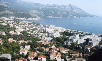 Budva: Uhapšen Podgoričanin, kod sebe imao pištolj i manju količinu kokaina