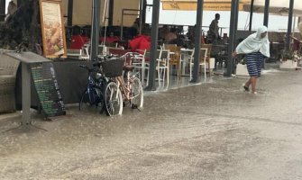 Herceg Novi: U nekoliko objekata na rivijeri prodrla voda