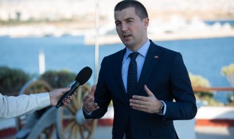 Bečić: Nema veće bruke, sramote i izdaje svoje države i svojih građana nego služiti kriminalnim kartelima