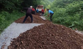 Mještani sanirali sedam kilometara puta u Bijelom Polju