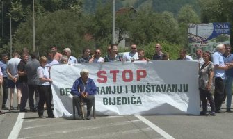 Mještani sela Bijedići blokirali magistralu