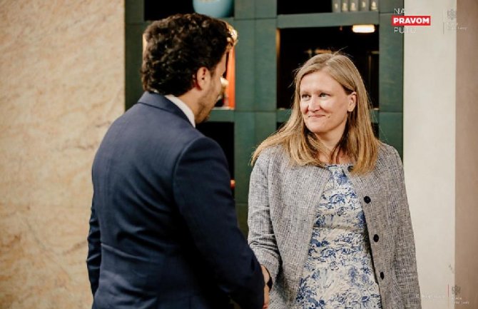 Abazović i Medoks: Zahvalnost na podršci u borbi protiv kriminala i šverca cigareta