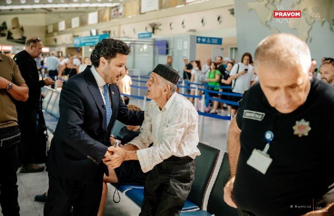 Abazović: Ne nasijedajte na jeftinu propagandu, Aerodromi održivi