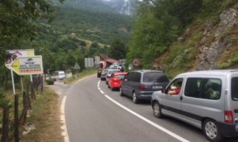 Kilometarske kolone na graničnom prelazu Šćepan polje