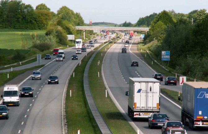 Pojačana frekvencija vozila na putevima prema  primorju