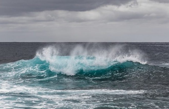 Zagađenje okeana zbog prevrnutog tankera: Izlivanje nafte širi se karipskim obalama