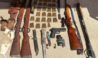 Pretresima na tri lokaciji u Bijelom Polju pronađeno i oduzeto oružje, municija i drugi predmeti