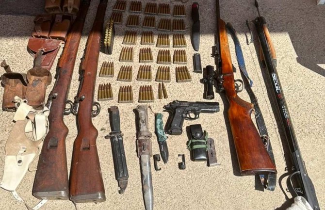 Pretresima na tri lokaciji u Bijelom Polju pronađeno i oduzeto oružje, municija i drugi predmeti