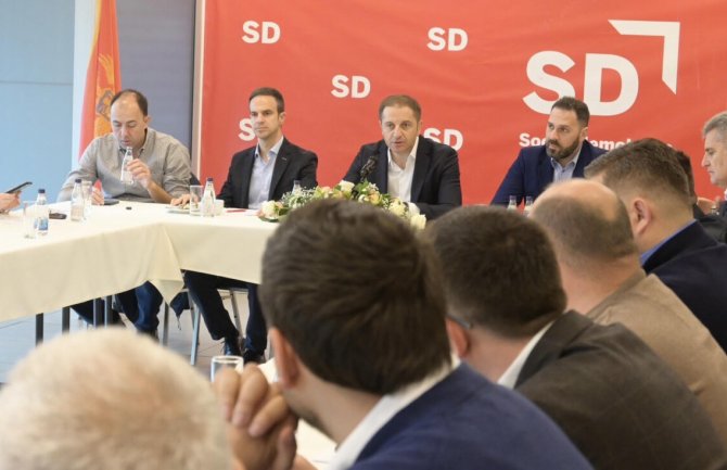 SD: Najoštrije osuđujemo napade na Adrijana Vuksanovića