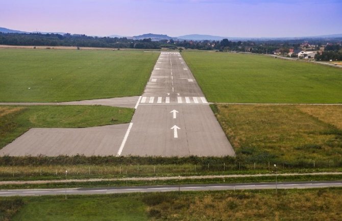 Poginuo pilot u padu malog aviona kod Batajnice