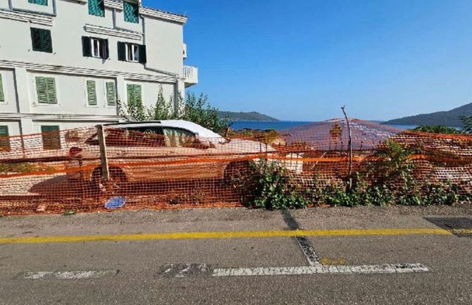 Herceg Novi: Na mjestu zadužbine nikao privatni parking