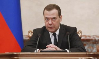 Medvedev: Zapad će moliti za prekid sukoba u Ukrajini