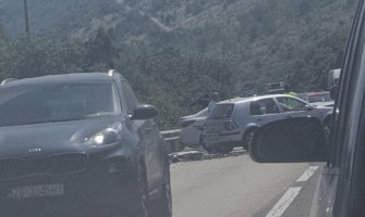 Udes na putu Podgorica-Nikšić, pričinjena materijalna šteta