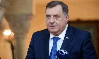 Dodik se hvali da će od sada strance zvati “Rudonjama” i pokazivati im srednji prst