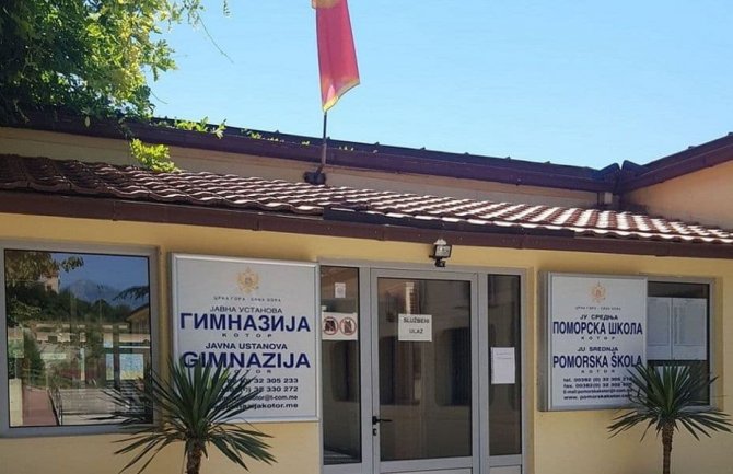 Nastavnici Pomorske škole: Direktor Petrović svoj posao ne obavlja zakonski, savjesno i korektno