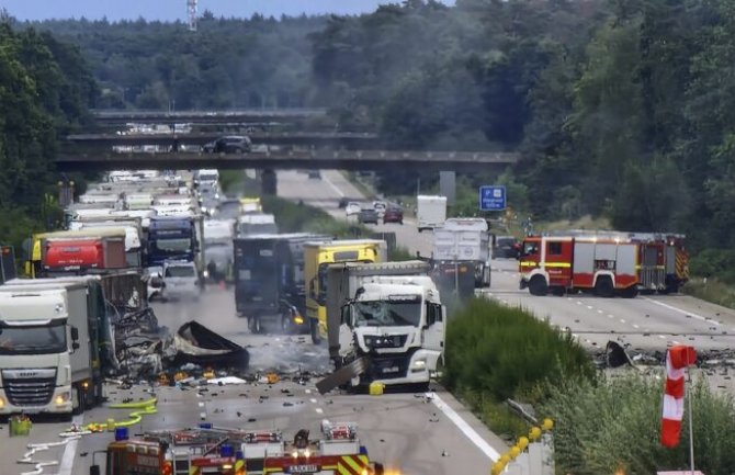 Stravična nesreća u Njemačkoj: Sudar pet kamiona na autoputu u Njemačkoj, vozači bježali u panici