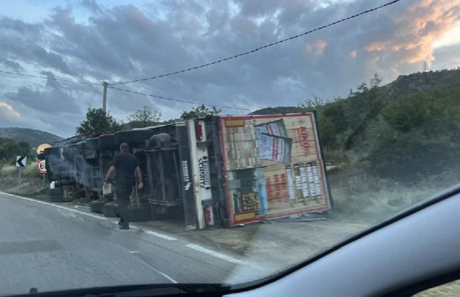 Prevrnuo se kamion kod Dromire, bez povrijeđenih