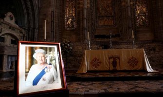 Počasnom paljbom obilježena godišnjica smrti karljice Elizabete