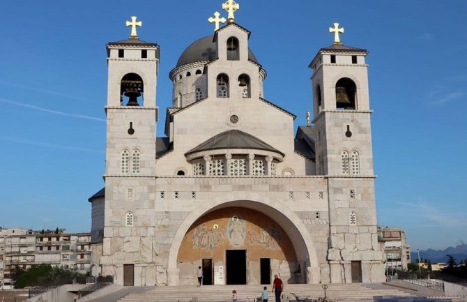 Pod plaštom vjerskog turizma SPC dobro zarađuje, ali i sprovodi agendu ,,srpskog sveta“