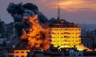 Treći dan sukoba Izraela i Hamasa: Udari na Pojas Gaze, SAD premještaju nosače aviona bliže Izraelu