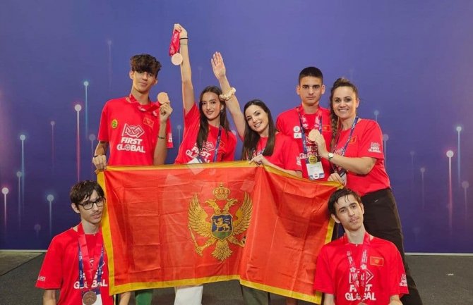 Mladi crnogorski robotičari osvojili treće mjesto na Olimpijadi u Singapuru