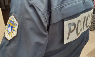 Kosovska policija pretresa magacin u Leposaviću, sumnja se da je u njemu oružje